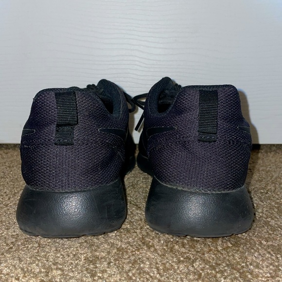 Nike Roshe - Picture 2 of 5